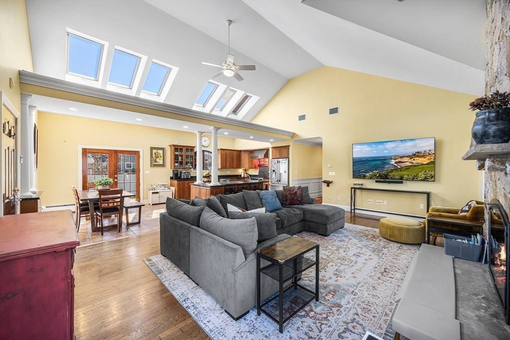 Stoneham, MA 02180,23 Landers Rd