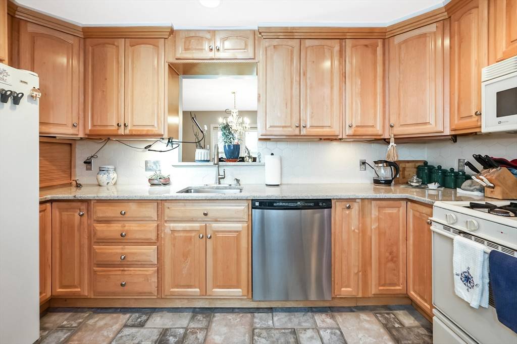 Milford, MA 01757,4 Country Club Lane #B