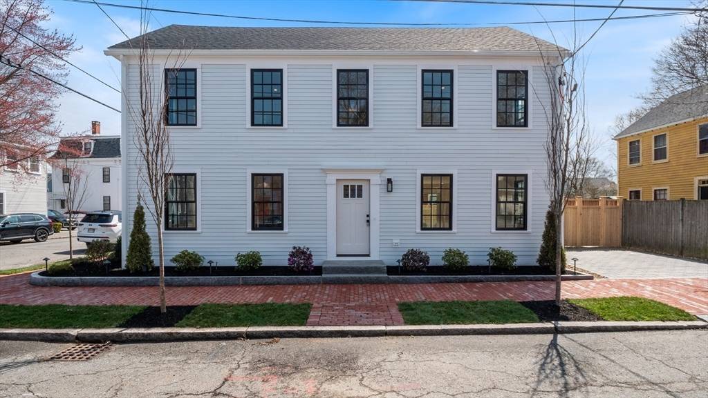 Newburyport, MA 01950,41 Bromfield St