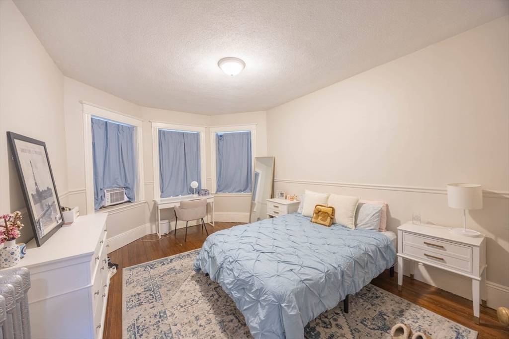 Brookline, MA 02445,1855 Beacon Street #1