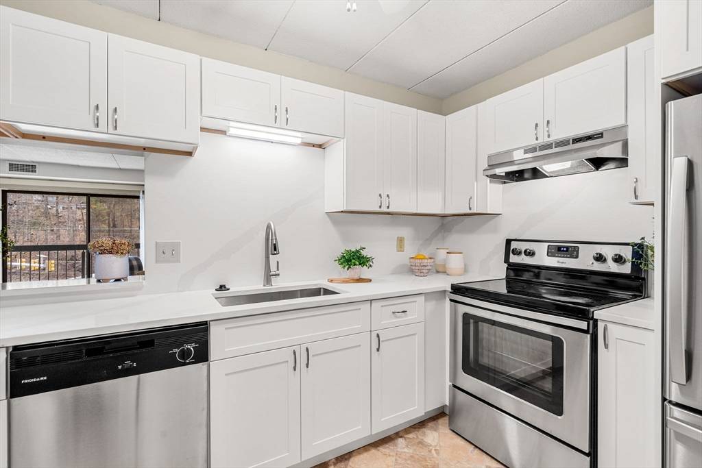 Stoneham, MA 02180,40 Main St #505