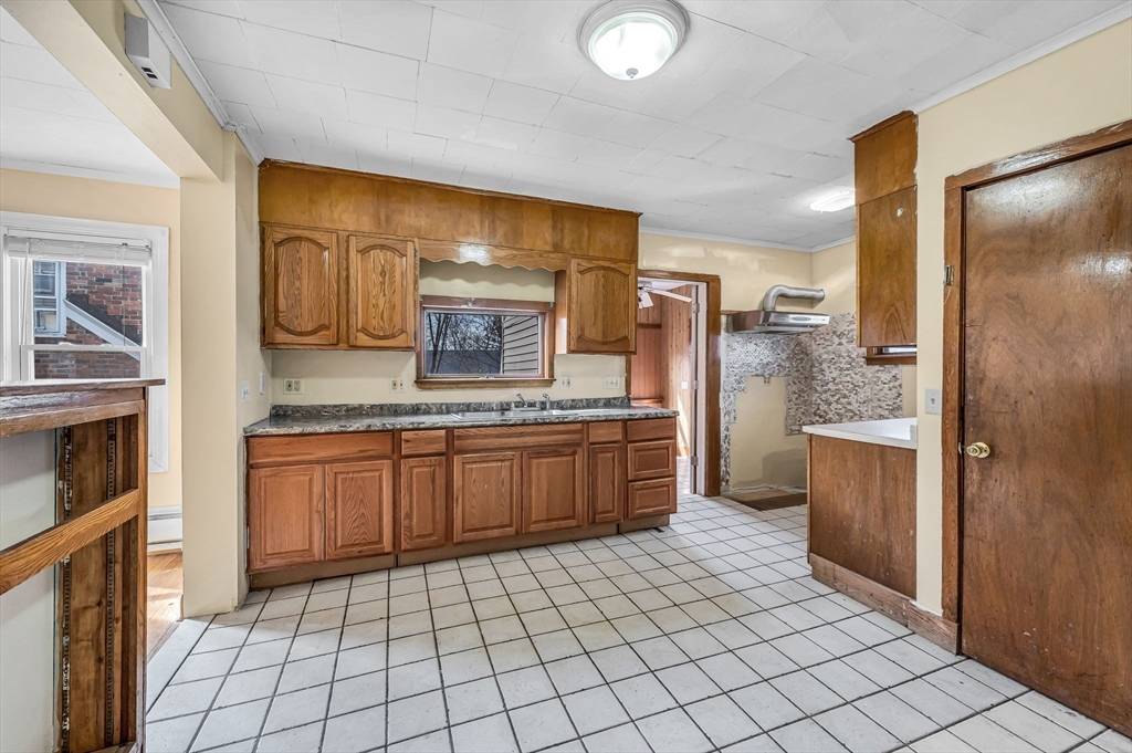 78-80 Shamrock St Springfield, MA 01108