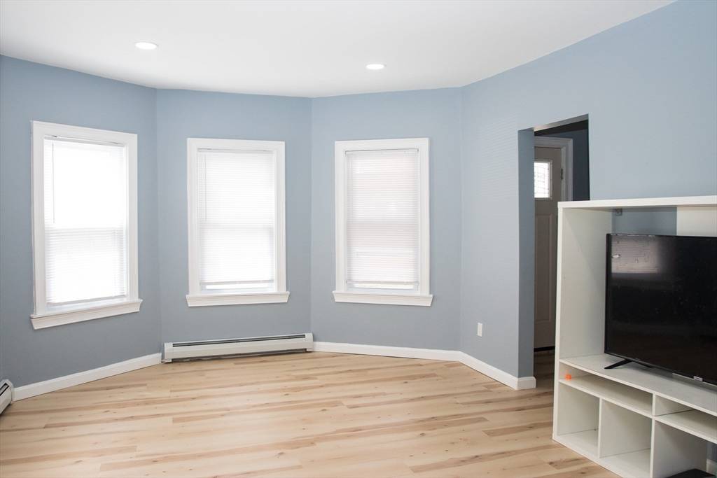 Lowell, MA 01851,114 Warwick St