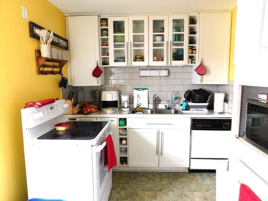 29 Lamont St Springfield, MA 01119