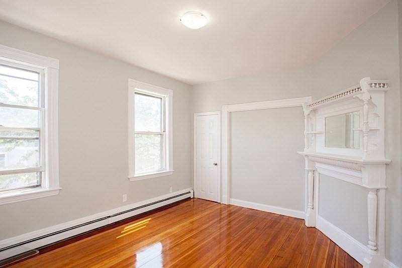 Cambridge, MA 02139,147 Columbia St #2L