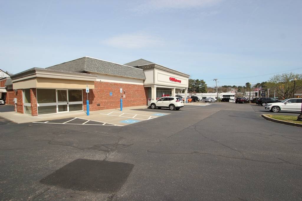 Franklin, MA 02038,435 W Central St #ATM