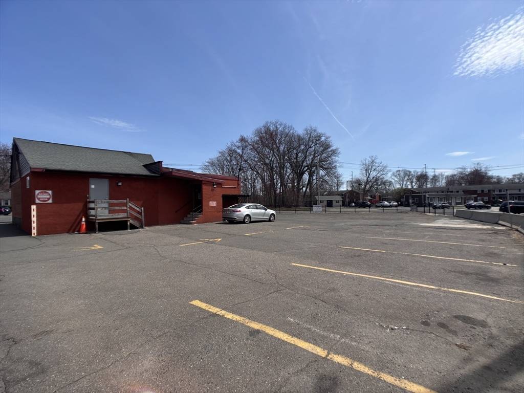 Chicopee, MA 01020,1264 Granby Rd