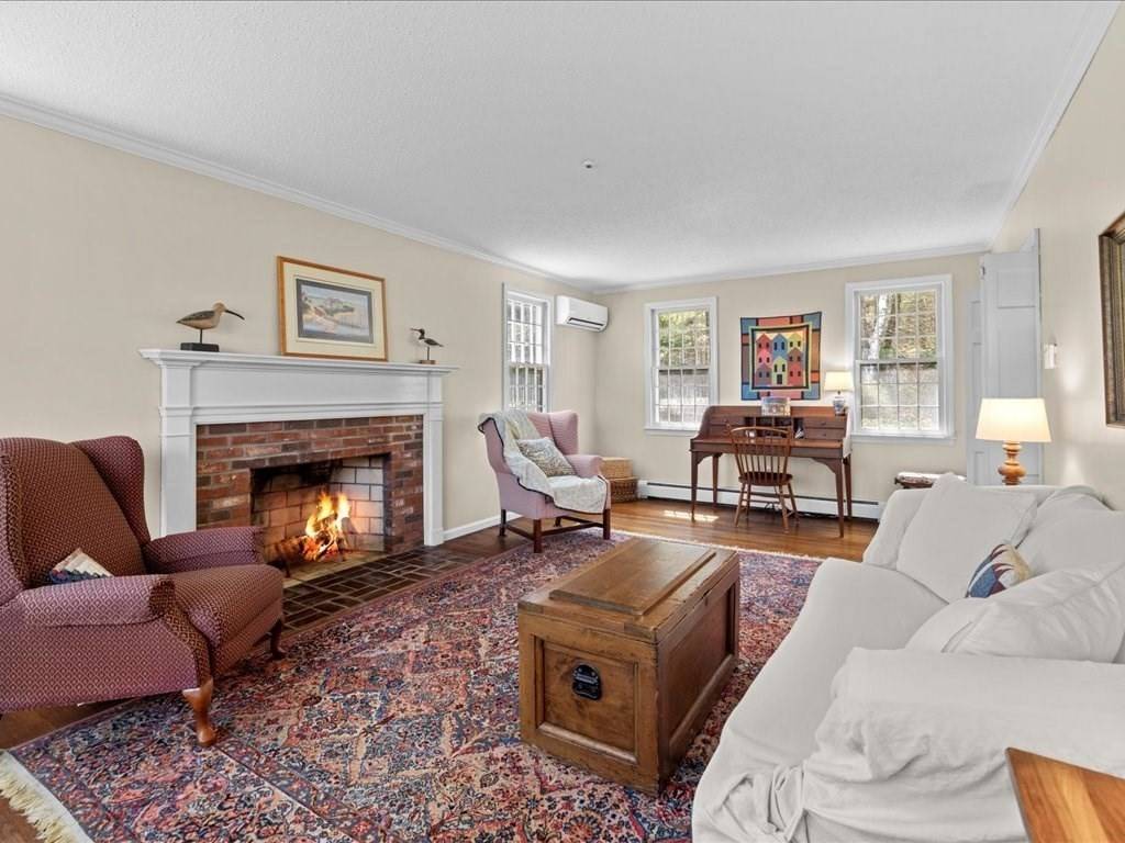 Duxbury, MA 02332,263 Crescent St