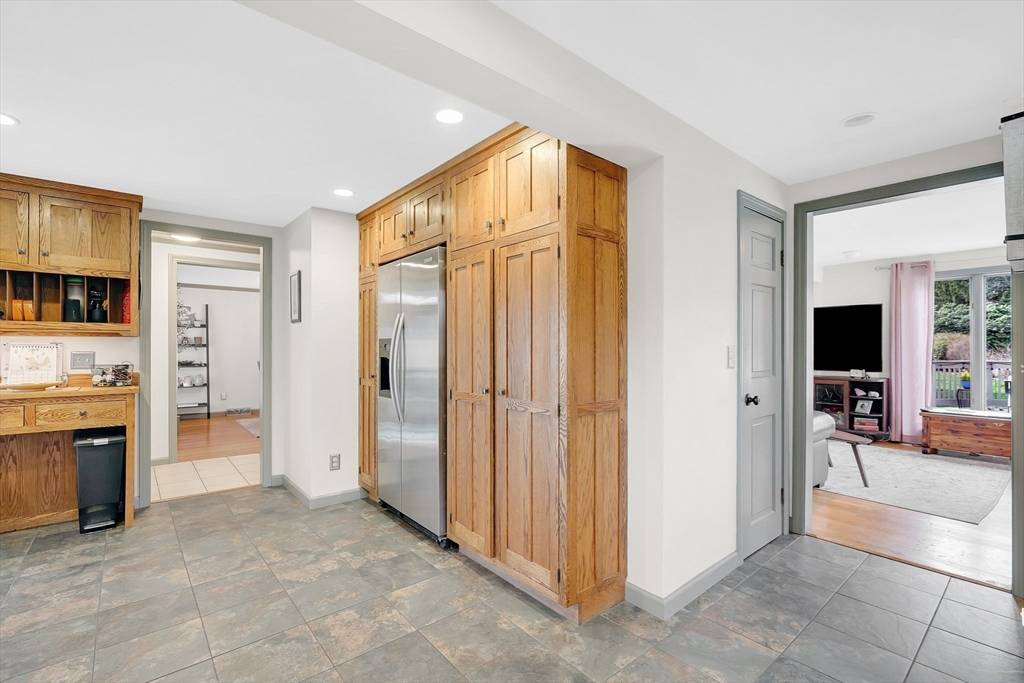 569 Somers Rd East Longmeadow, MA 01028