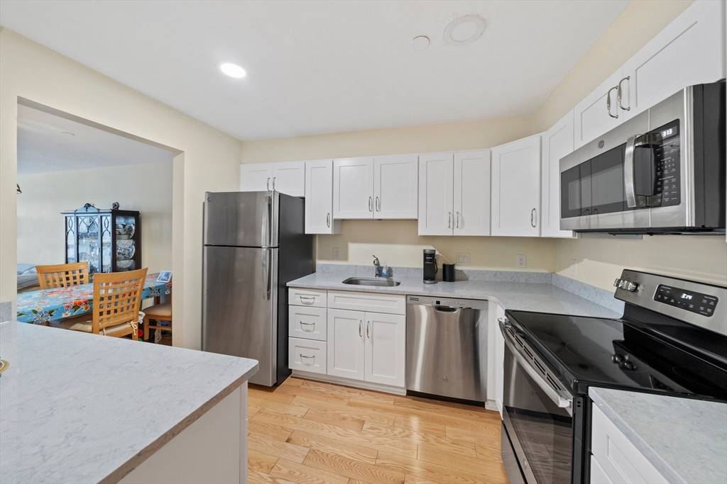Quincy, MA 02171,2001 Marina Drive #214W