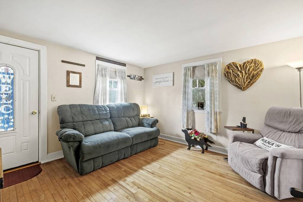 Rockland, MA 02370,687 Hingham St