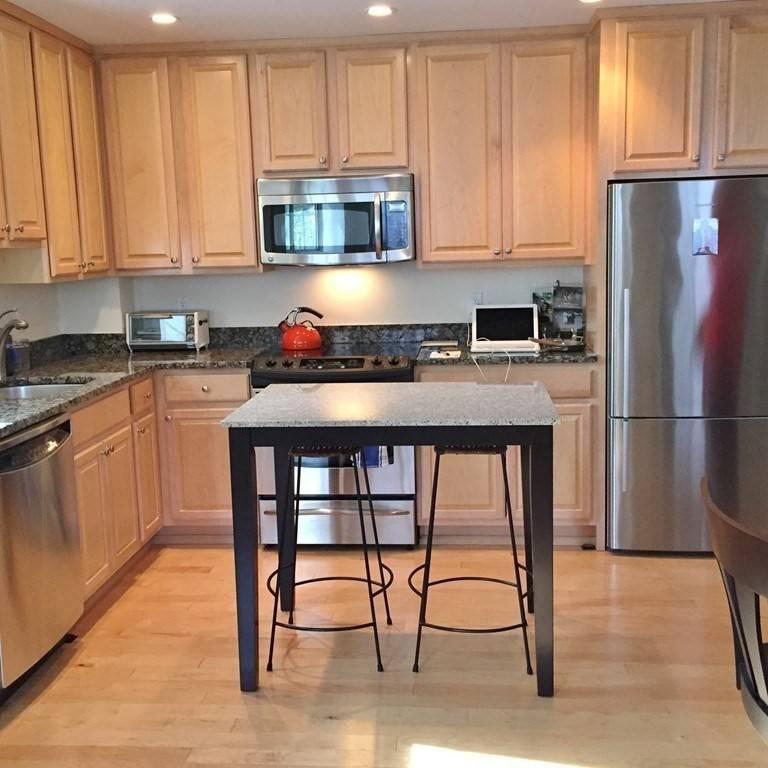 Brookline, MA 02446,20 Chapel St #C309