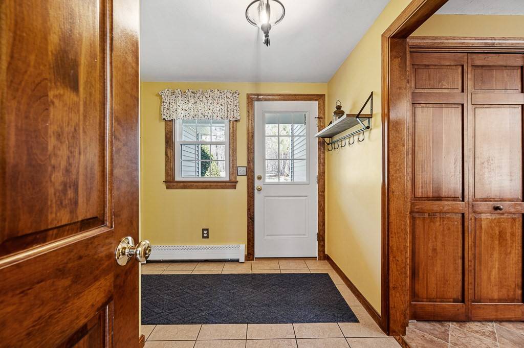 Rutland, MA 01543,7 Crestview Dr