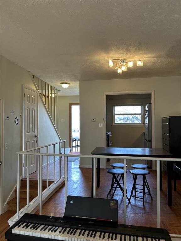 Agawam, MA 01001,142 Autumn St #H
