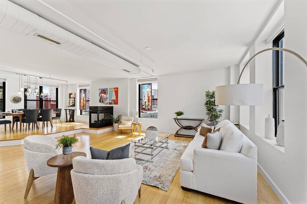 Boston, MA 02111,453 Washington St #10E