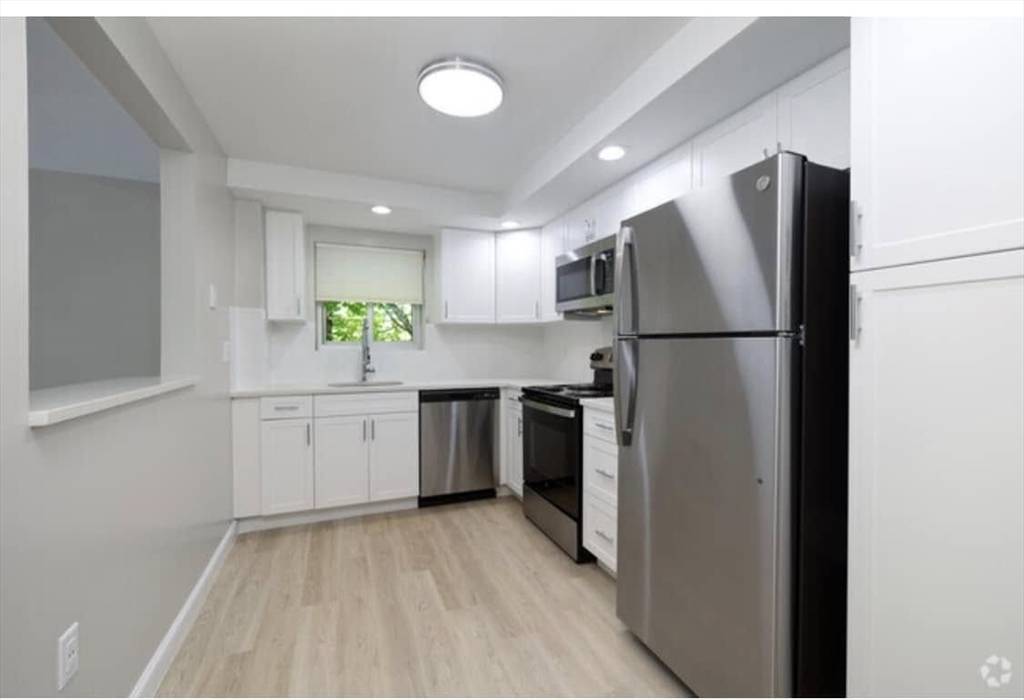 Stoneham, MA 02180,7 Stonehill #4D
