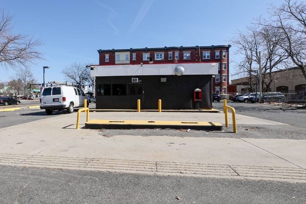 Springfield, MA 01109,671 State St