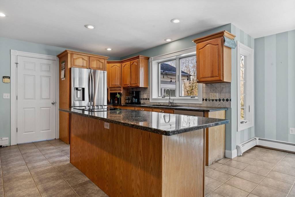 33 Gulf Hill Dr Dartmouth, MA 02748
