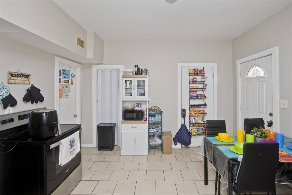 Springfield, MA 01105,845 Worthington St