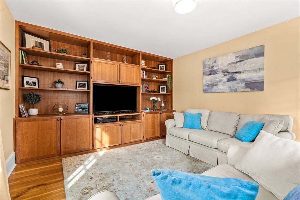 Marblehead, MA 01945,16 Waldron Court