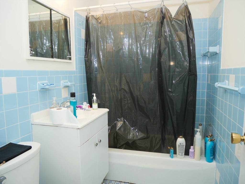 Boston, MA 02215,1039 Commonwealth Ave #15