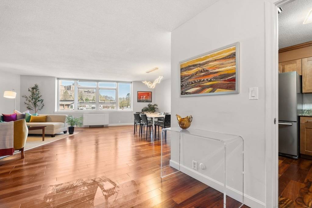 Newton, MA 02467,280 Boylston St #405