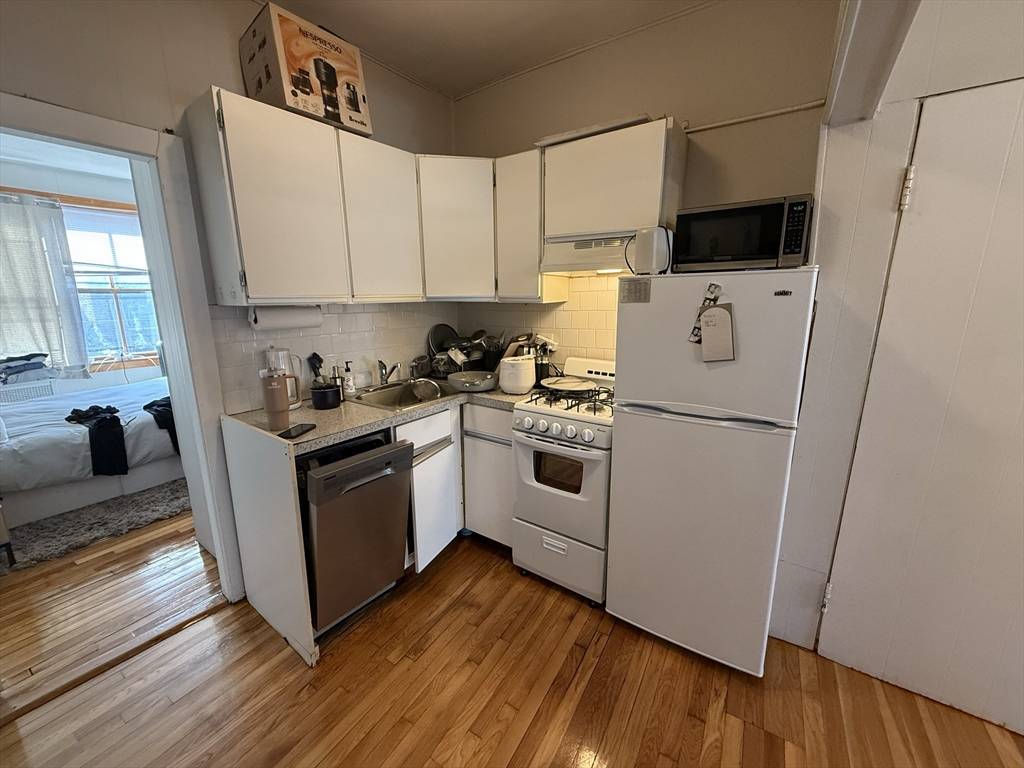 Boston, MA 02114,43 Grove St #4