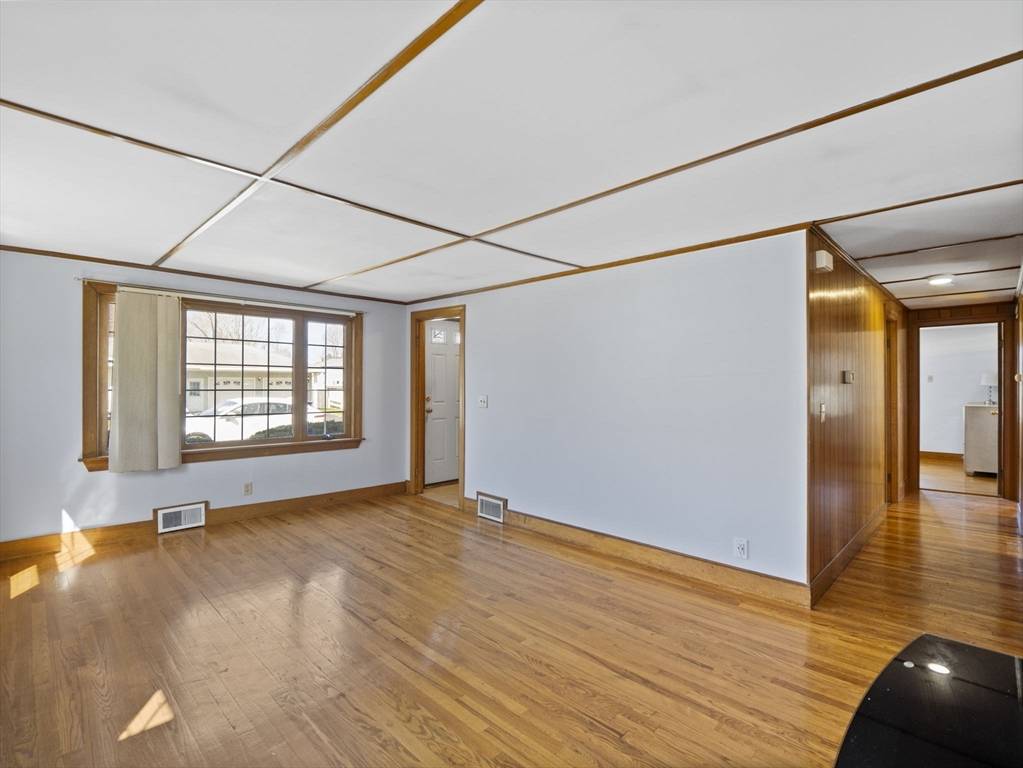 Haverhill, MA 01835,14 Greystone Ave