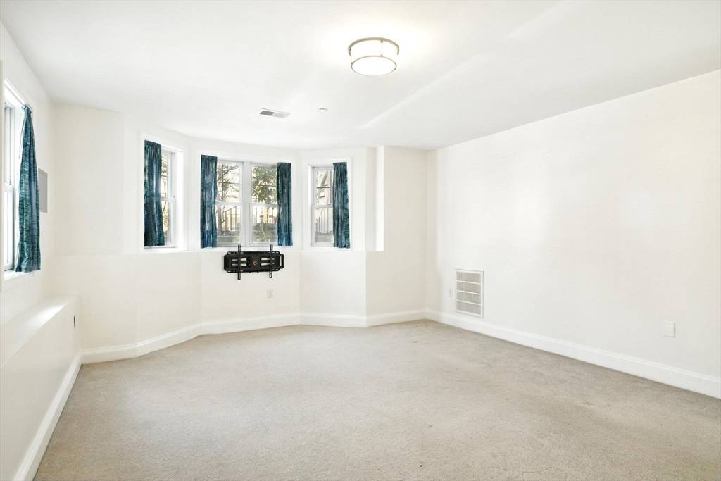 Boston, MA 02119,5 Lambert St #5