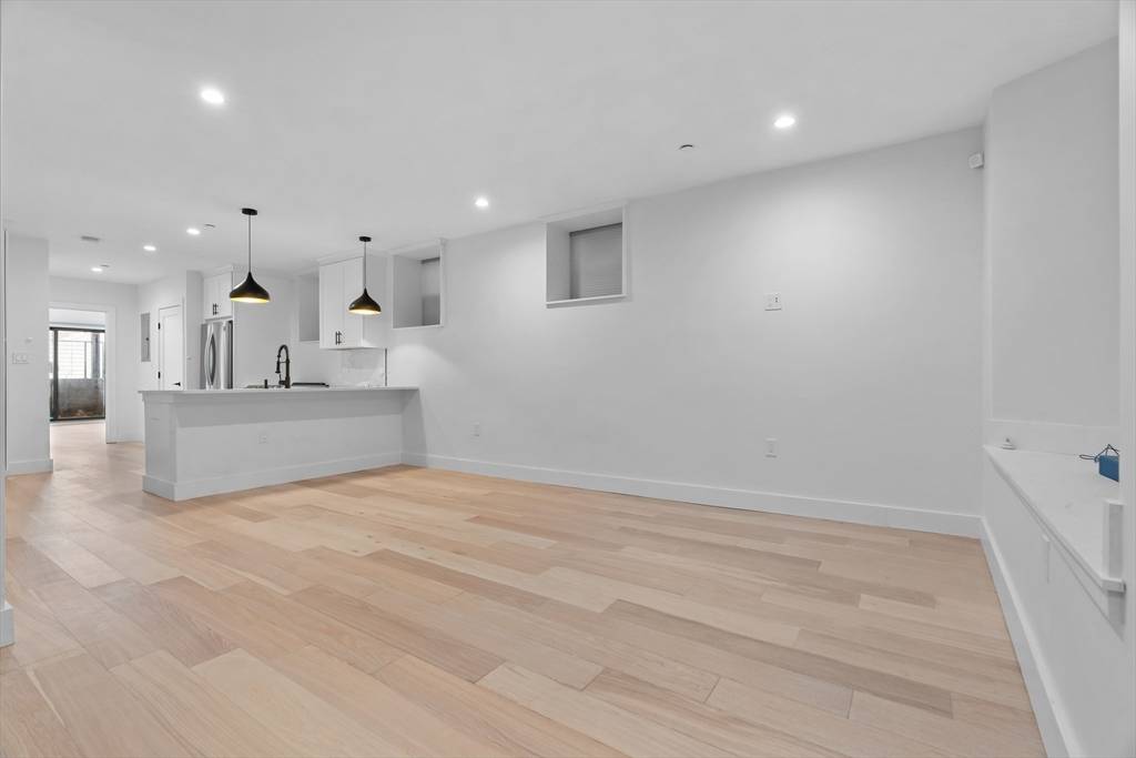 Boston, MA 02128,143 Trenton #1