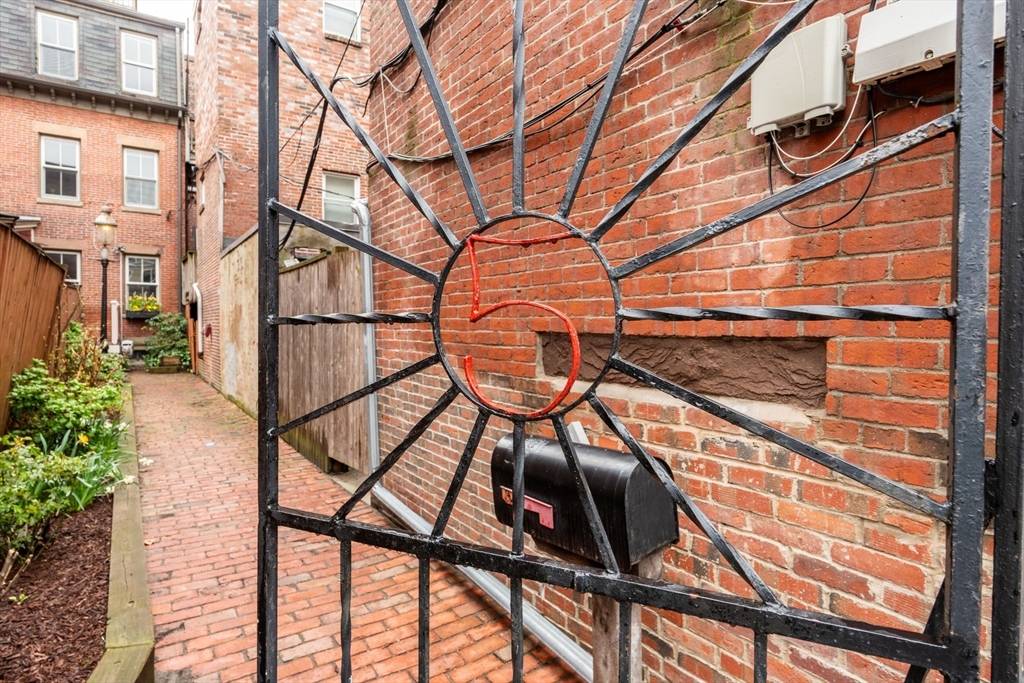 Boston, MA 02129,5R Salem Street