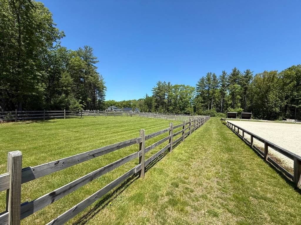 Boxford, MA 01921,28 Deer Run Rd