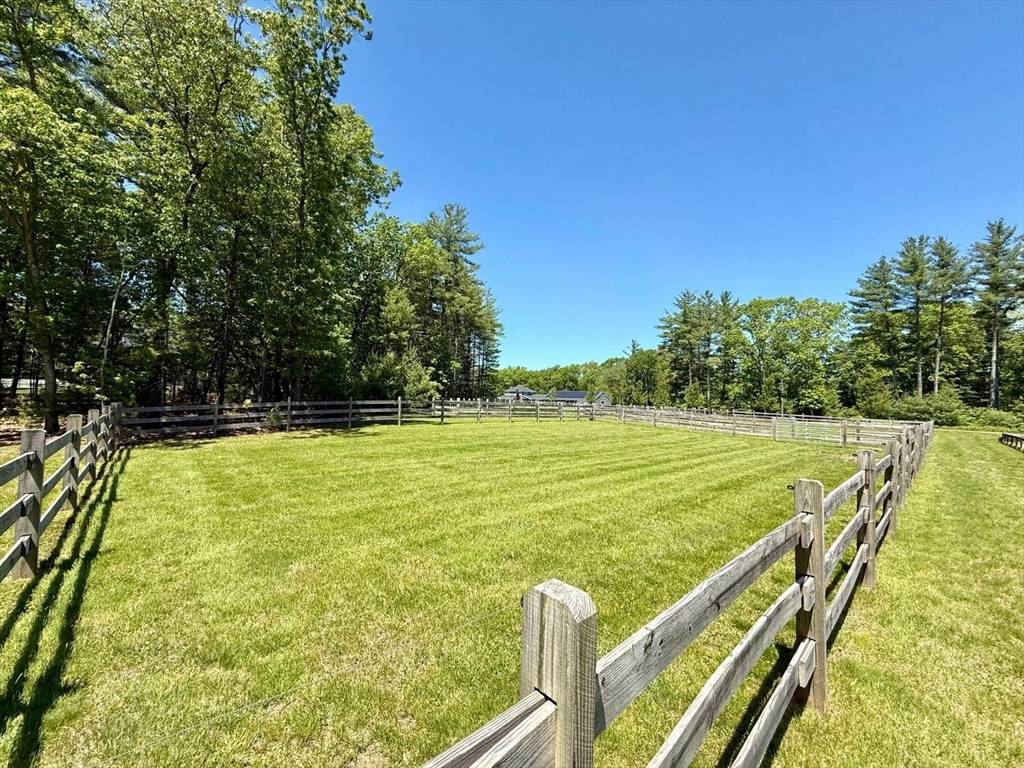 Boxford, MA 01921,28 Deer Run Rd
