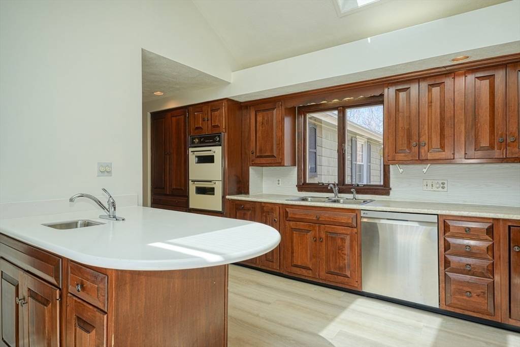 Holliston, MA 01746,48 Pinecrest Rd