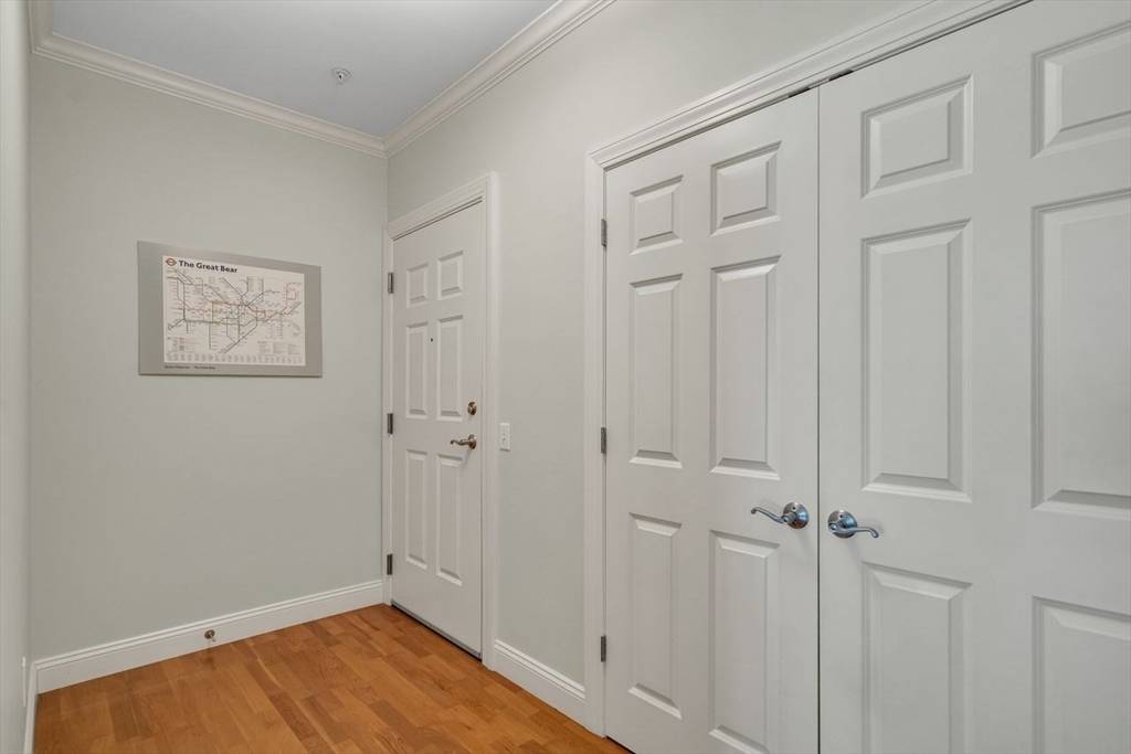 Newton, MA 02467,35 Commonwealth Avenue #407