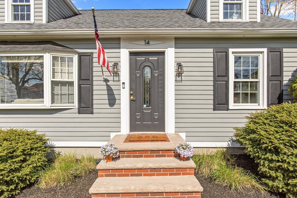 Southborough, MA 01772,14 Oak Hill Road