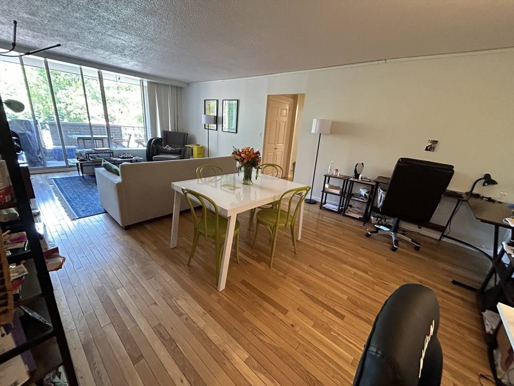 Brookline, MA 02445,33 Pond Ave #320