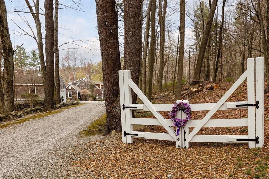 Upton, MA 01568,30 Prospect St