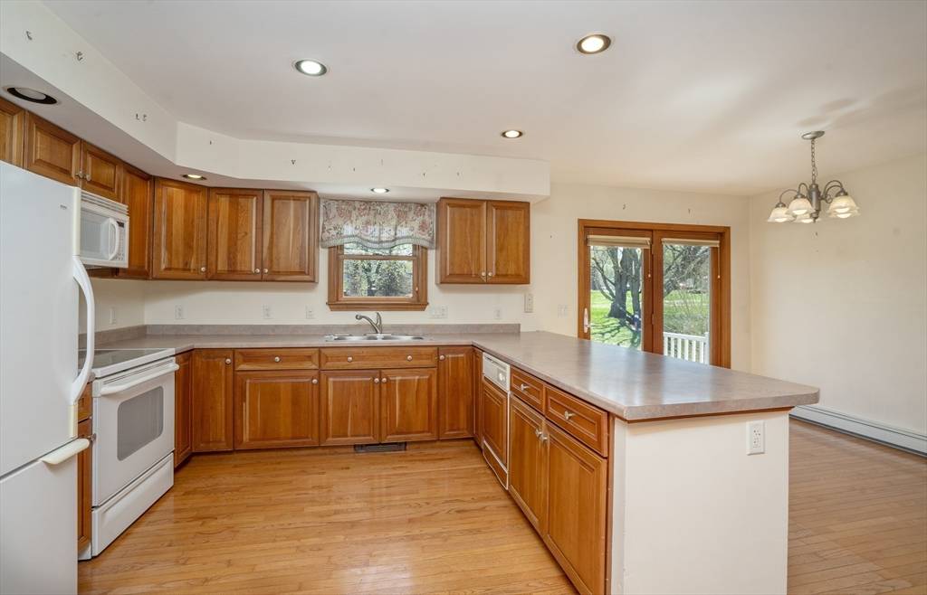 Amesbury, MA 01913,38 Fern Ave