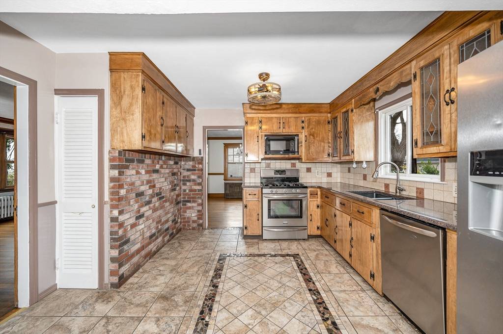 Dedham, MA 02026,57 Grandfield St