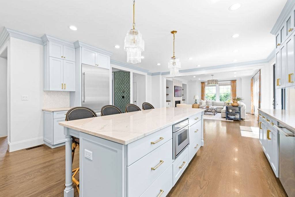Newton, MA 02459,8 Sharpe Rd