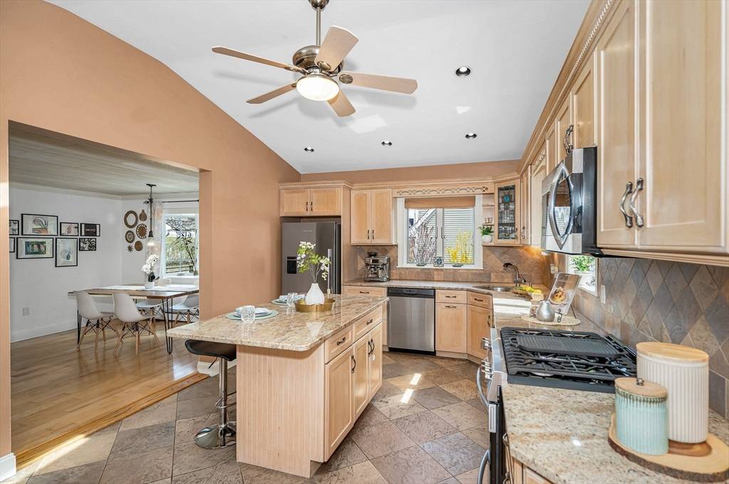 Lynnfield, MA 01940,824 Lynnfield Street