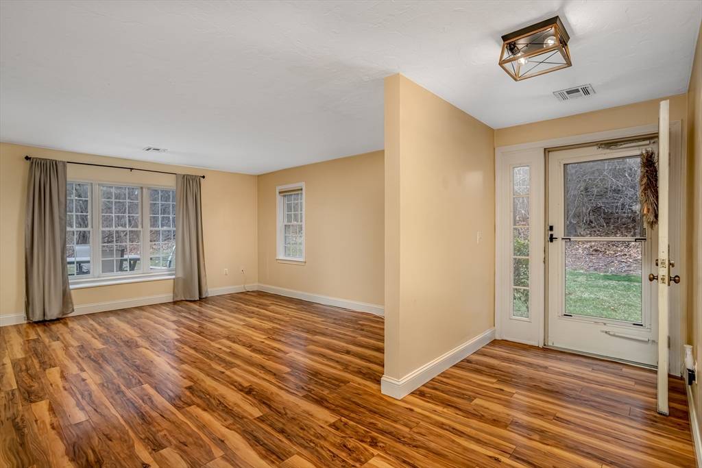 Clinton, MA 01510,115 Ridgefield Cir #D