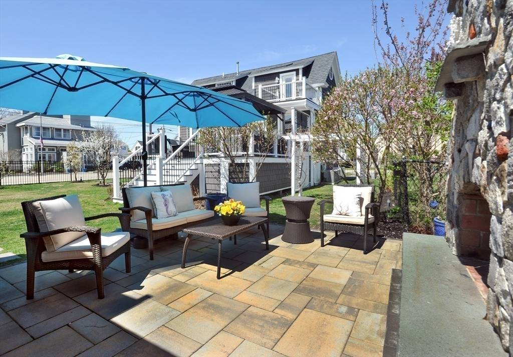 14 Lewis St Hull, MA 02045