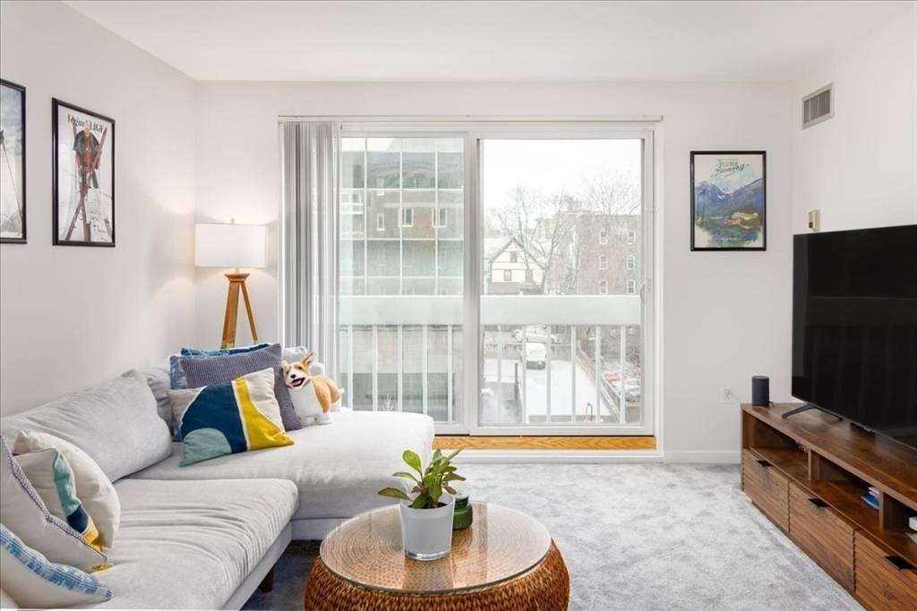 Cambridge, MA 02139,950 Massachusetts Ave #418
