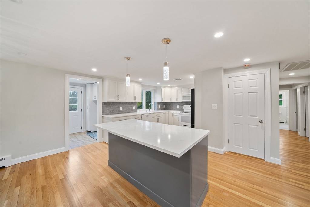 Sharon, MA 02067,26 Leonard Rd