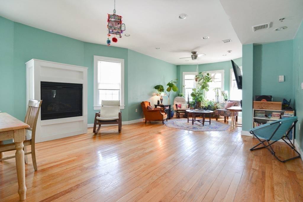 Milton, MA 02186,60 Houston Ave #2