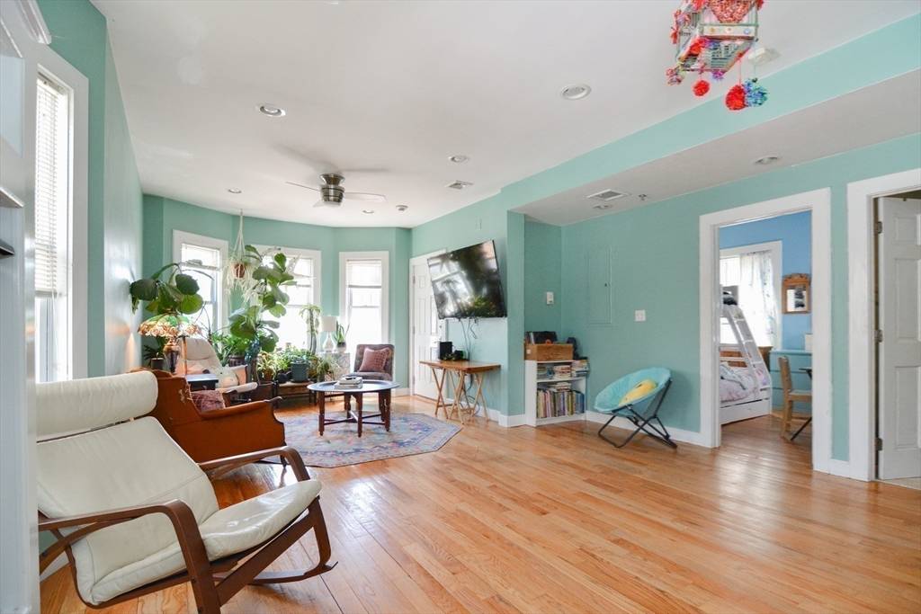 Milton, MA 02186,60 Houston Ave #2