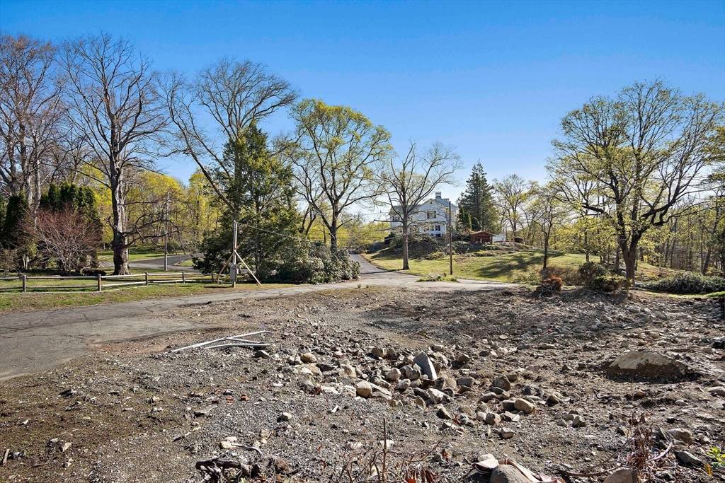 4 Wheatland St Peabody, MA 01960