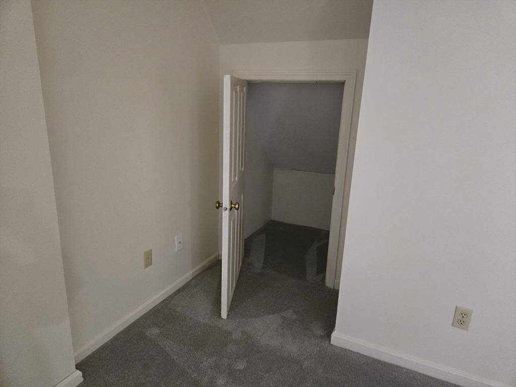 Walpole, MA 02081,996 East #11